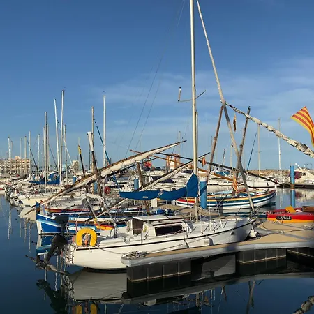 Lägenhet T2 cosy avec terrasse et parking en RDC 50m mer Barcares village Le Barcarès