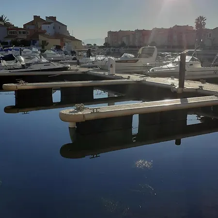 T2 cosy avec terrasse et parking en RDC 50m mer Barcares village Lägenhet *