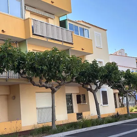 Secteur Village Rez-de-chaussee Avec Terrasse Et Parking 50m